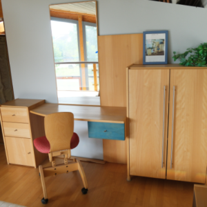 Schrankgruppe mit Schmink/Schreibplatz Buche massiv